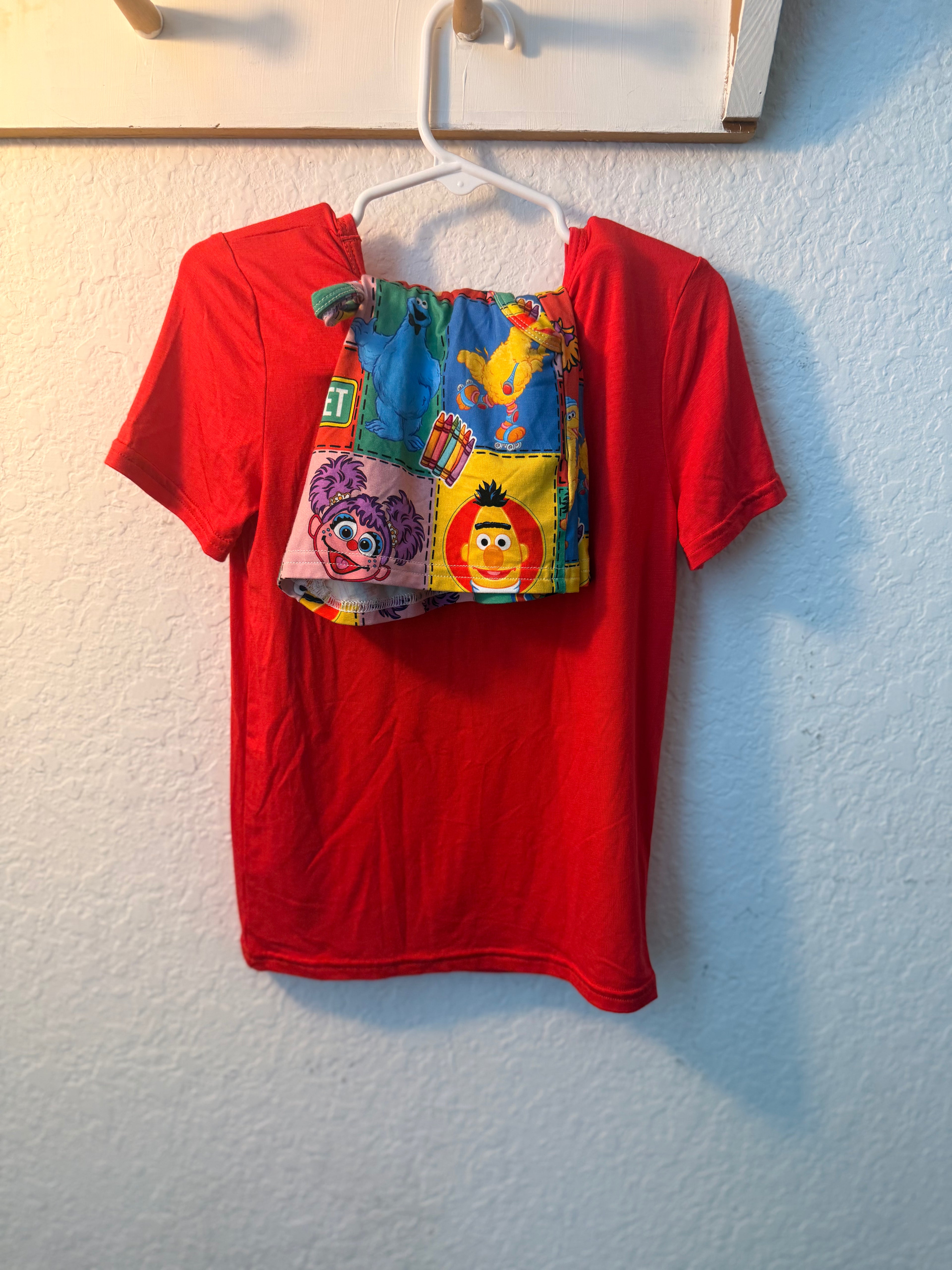Sesame Street Bamboo Shirt & Shorts Set – 5T ❤️💙✨